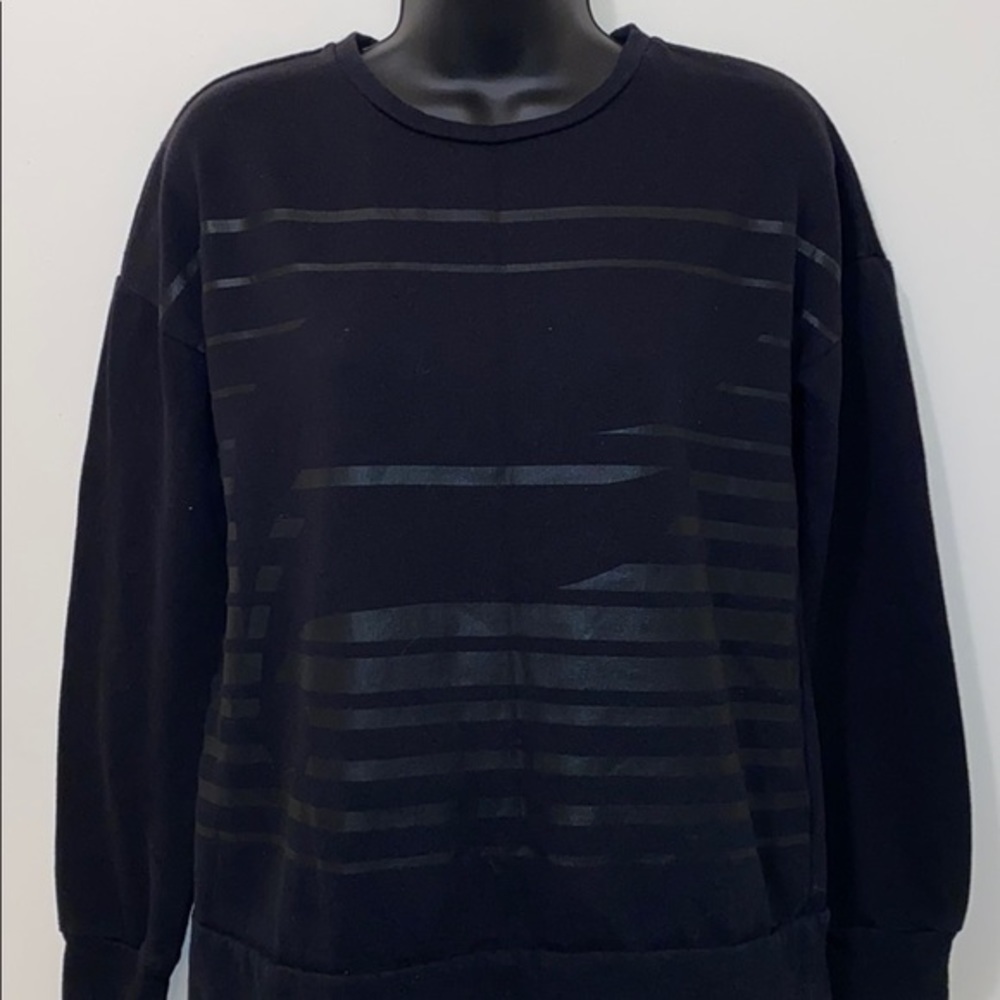 Women’s Fabletics Black Snowshoe Sweatshirt - Picture 3 of 8